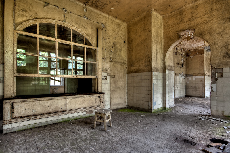 Illustration for article titled The Decaying Remains of Abandoned Hospitals